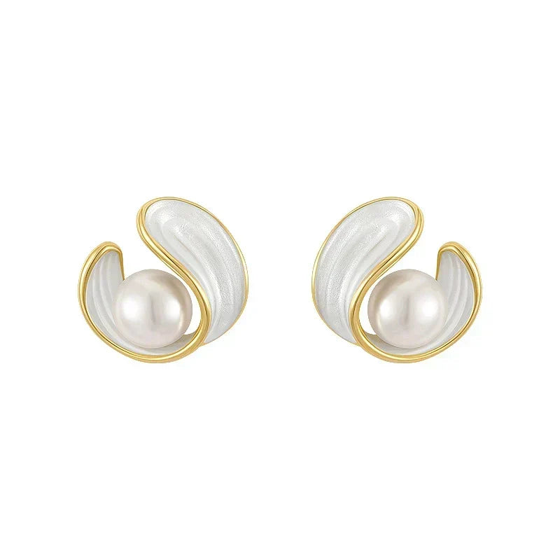 Luxury Earrings with White Opal and Pearls in Gold