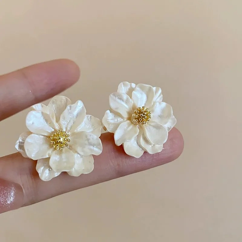 Chic White Acrylic Flower Stud Earrings